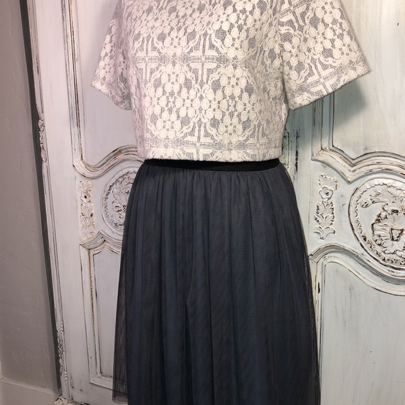 Weston Short Sleeve Overlay Bodice with Attached Sheer Netting Skirt Size M - Picture 3 of 15